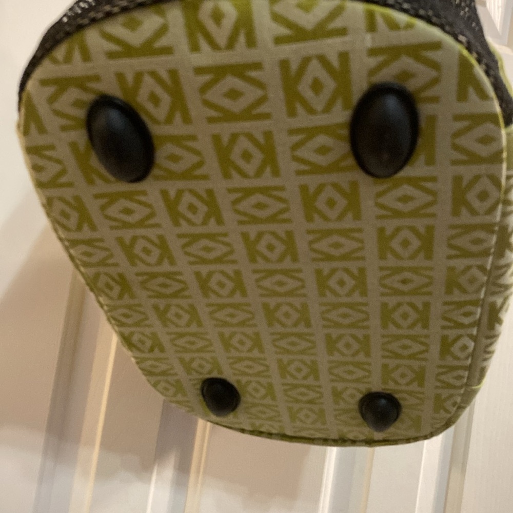 Small Pet light green carrier tote in like-new condition with front pocket - Picture 5 of 12